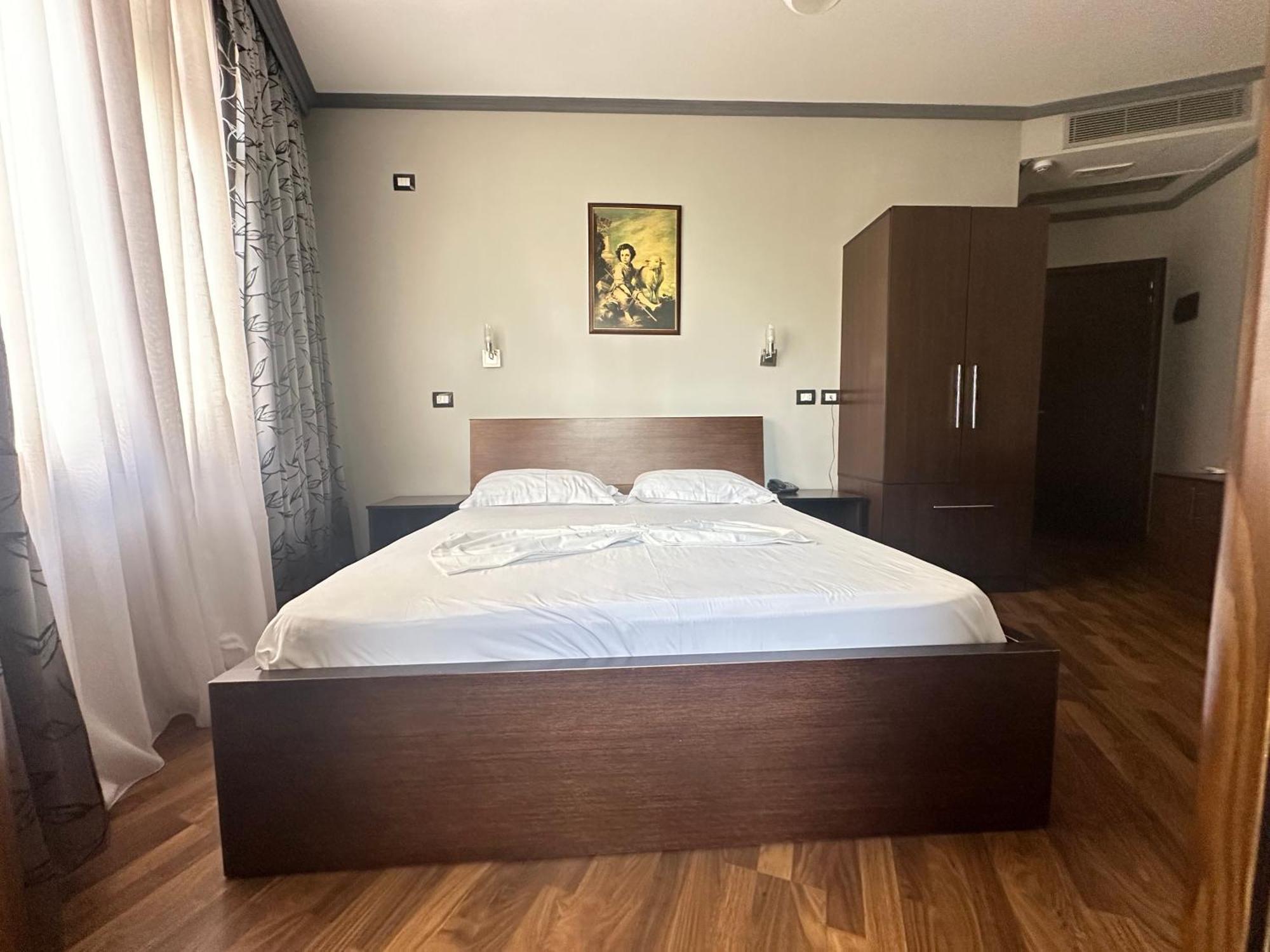 Panorama Rooms Hotel Near The Old Bazaar Kruje Exterior photo